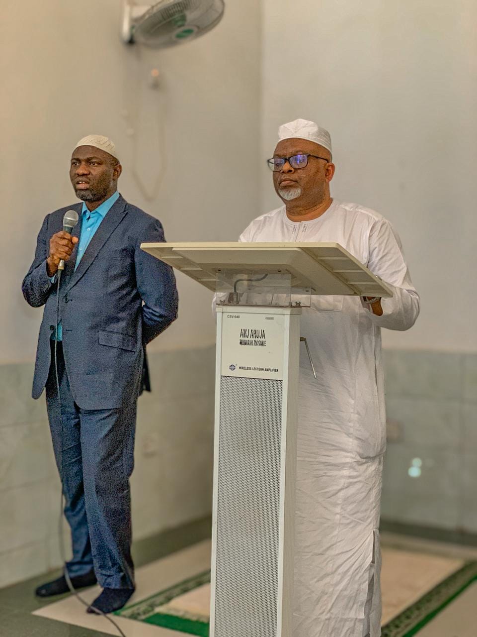 The Amir Ahmadiyya Muslim Jama’at of Nigeria Alh. (Barr) Alatoye Folorunso AbdulAzeez sahib, led the Jumua’t service at the Masjid Mubarak, Abuja.