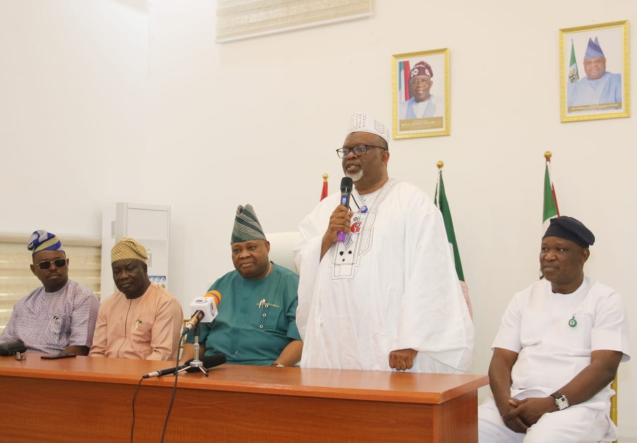 Courtesy Visit to His Excellency Governor Ademola Adeleke of Osun State by the Amir sahib Ahmadiyya Muslim Jama’at of Nigeria