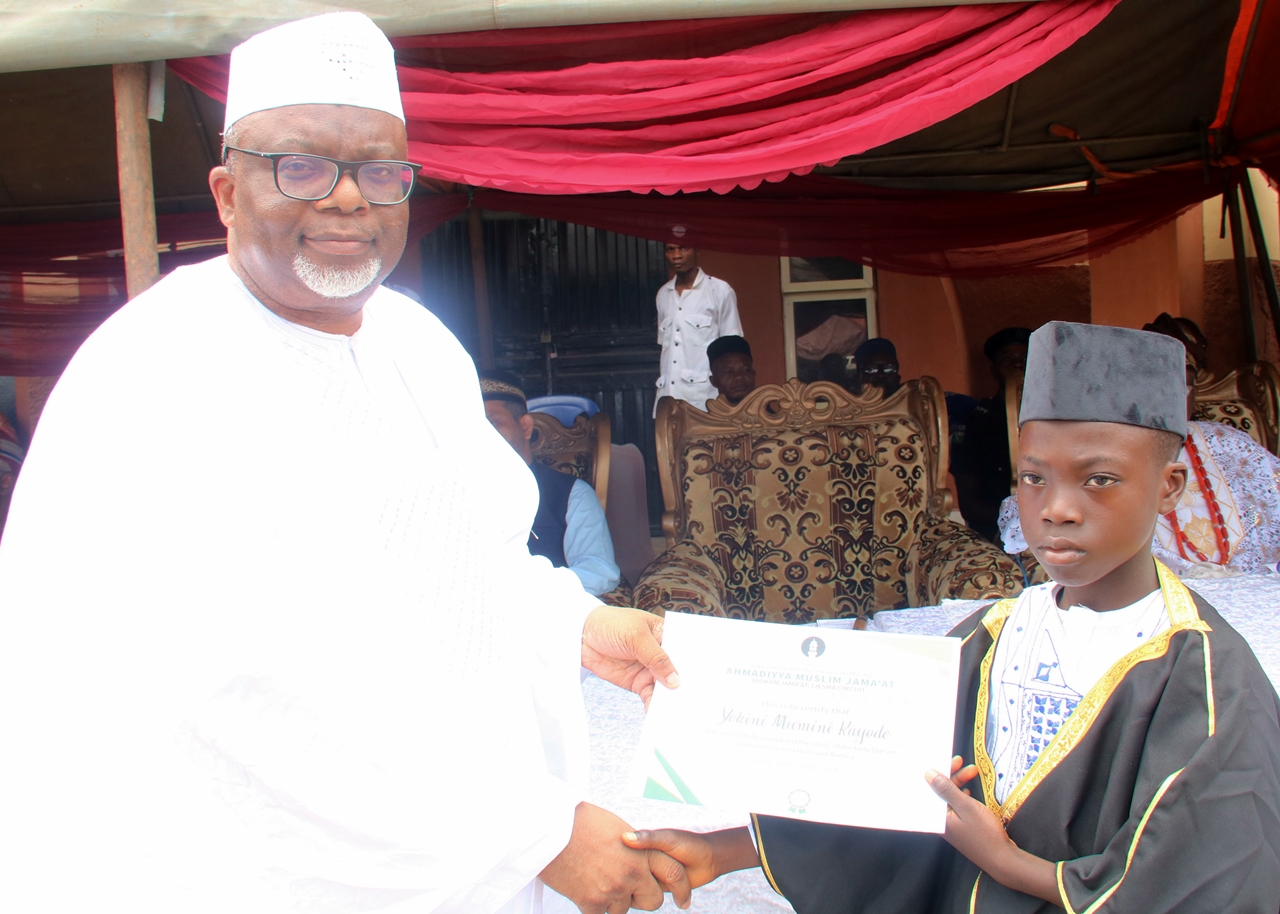 Amir Ahmadiyya Nigeria at Aminul Quran Organized by the Ibokun Jama’at Osun State