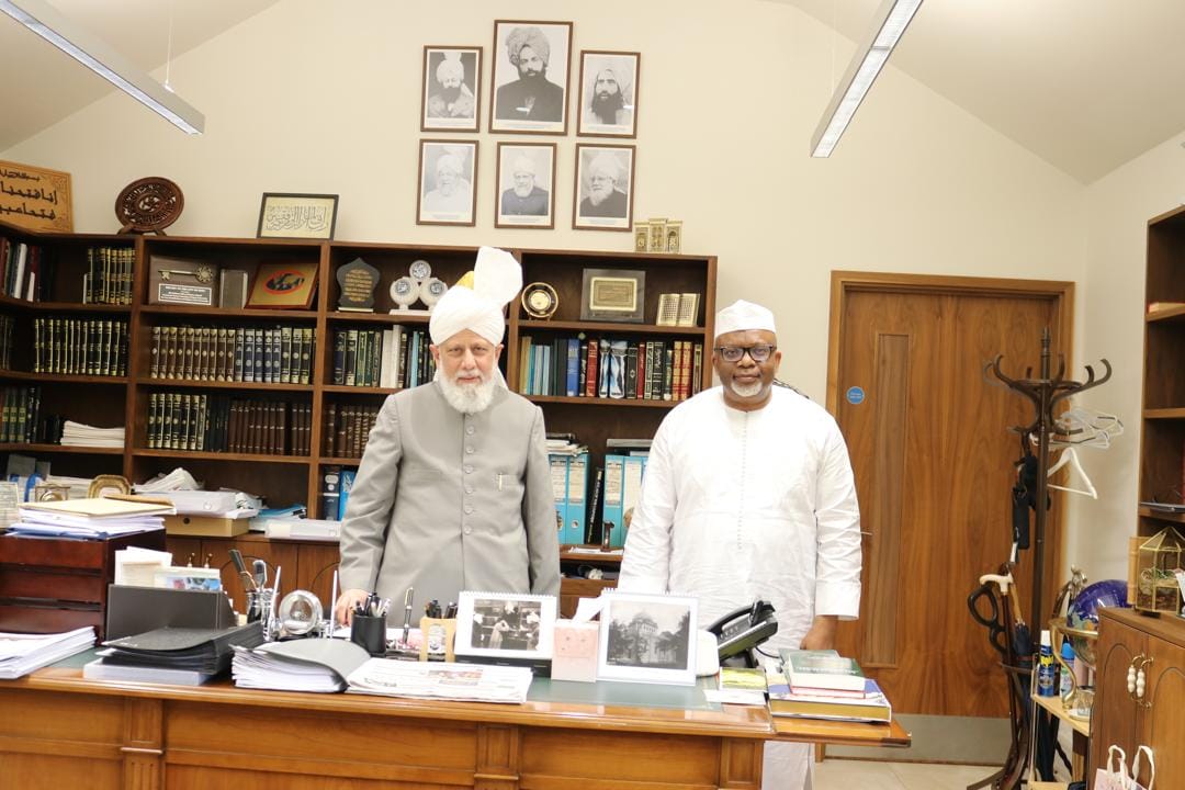 Amir Ahmadiyya Nigeria Mulaqat with His Holiness (atba)- UK Jalsa