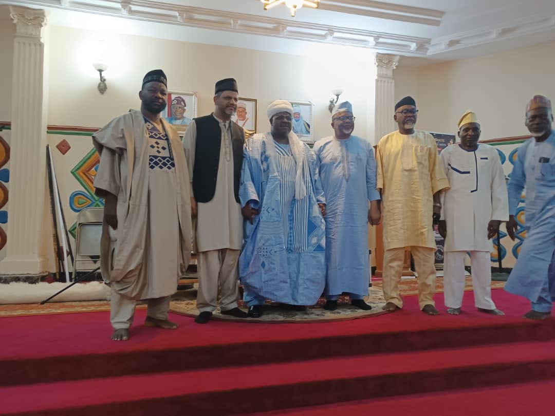 The Amir of the Ahmadiyya Muslim Jama’at Nigeria, Alhaji (Barr.) Alatoye Folorunso Abdul Azeez, paid a courtesy visit to His Royal Highness, the Emir of Bauchi, Alhaji (Dr.) Rilwanu Sulaimanu Adamu, CFR.