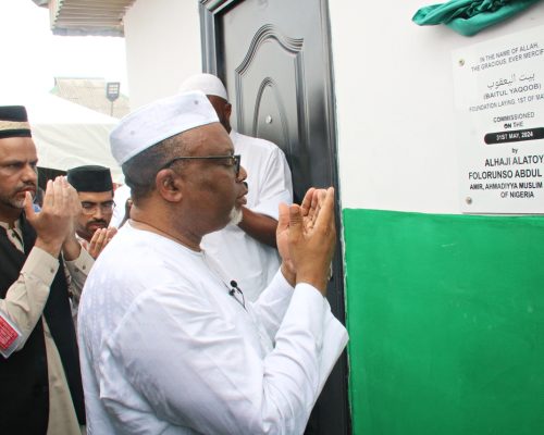 The Amir sahib Ahmadiyya Muslim Jama’at of Nigeria commissions a new Mosque at Ibeju-Lekki, Lagos State.