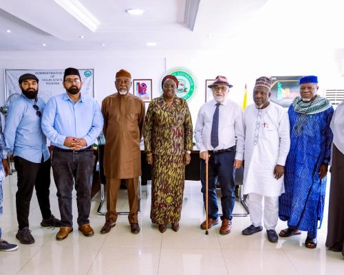Receiving the head of head of the International Association of Ahmadi Architects and Engineers (IAAAE), Arc. Akram Ahmed and his team on a courtesy visit