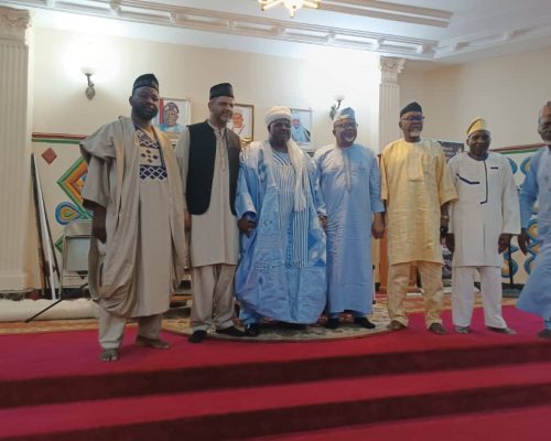 The Amir of the Ahmadiyya Muslim Jama’at Nigeria, Alhaji (Barr.) Alatoye Folorunso Abdul Azeez, paid a courtesy visit to His Royal Highness, the Emir of Bauchi, Alhaji (Dr.) Rilwanu Sulaimanu Adamu, CFR.