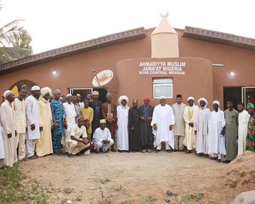 Amir AMJN Commissions New Mosque in Ikire; Clerics Praise Jama’at’s Service to Islam and Humanity