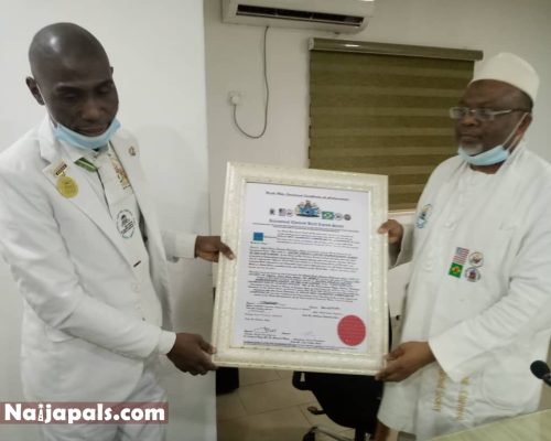 AHMADIYYA NIGERIA HEAD BAGS GLOBAL AWARD
